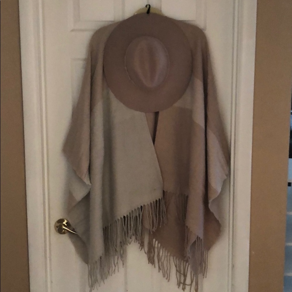Express Hat with Sonia & Kyo poncho